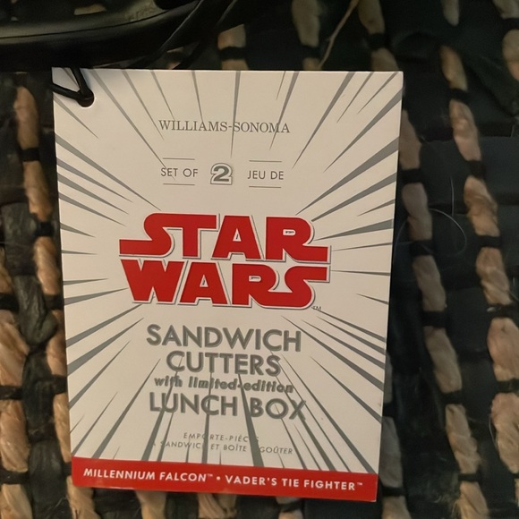 William-Sonoma metal Star Wars lunchbox with sandwich cutters - Picture 3 of 8